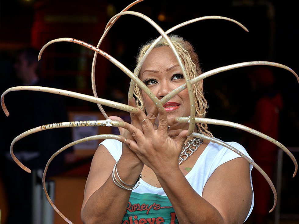 frau mit langsten fingernageln der welt trifft radikale entscheidung wunderweib
