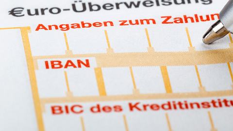 Warnung vor 1-Cent-Überweisungen. - Foto: iStock/ollo