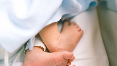 In der nordspanischen Regon Kantabrien brachte ein 12-jähriges Mädchen einen gesunden Jungen. Ihr Umfeld hatte die Schwangerschaft nicht bemerkt. - Foto: iStock/JaCZhou/Symbolbild