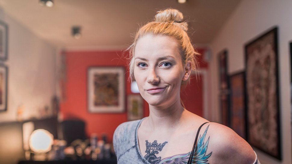 Sätze die Frauen mit Tattoos nicht mehr hören können - Foto: Istock/Portra