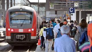 Revolution im Nahverkehr! Was die Grünen als Nächstes abschaffen wollen - Foto: IMAGO / Sven Simon