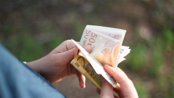 Bis zu 195 Euro gibts für Schulbedarf - unter gewissen Umständen. (Themenbild) - Foto: Hammarby Studios/iStock