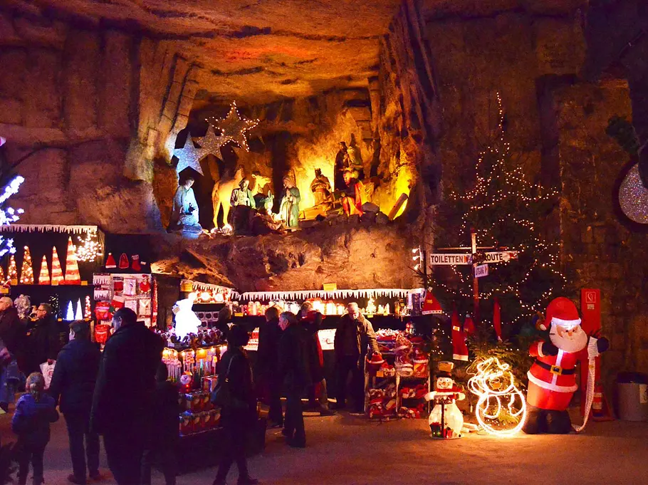 Valkenburg, Niederlande: Weihnachtsmarkt in der Gemeindegrotte Weihnachtsmarkt Gemeindegrotte