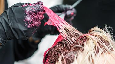 3-flotte-haarfarben-fur-frauen-im-herbst-angesagt - Foto: istock/okskukuruza