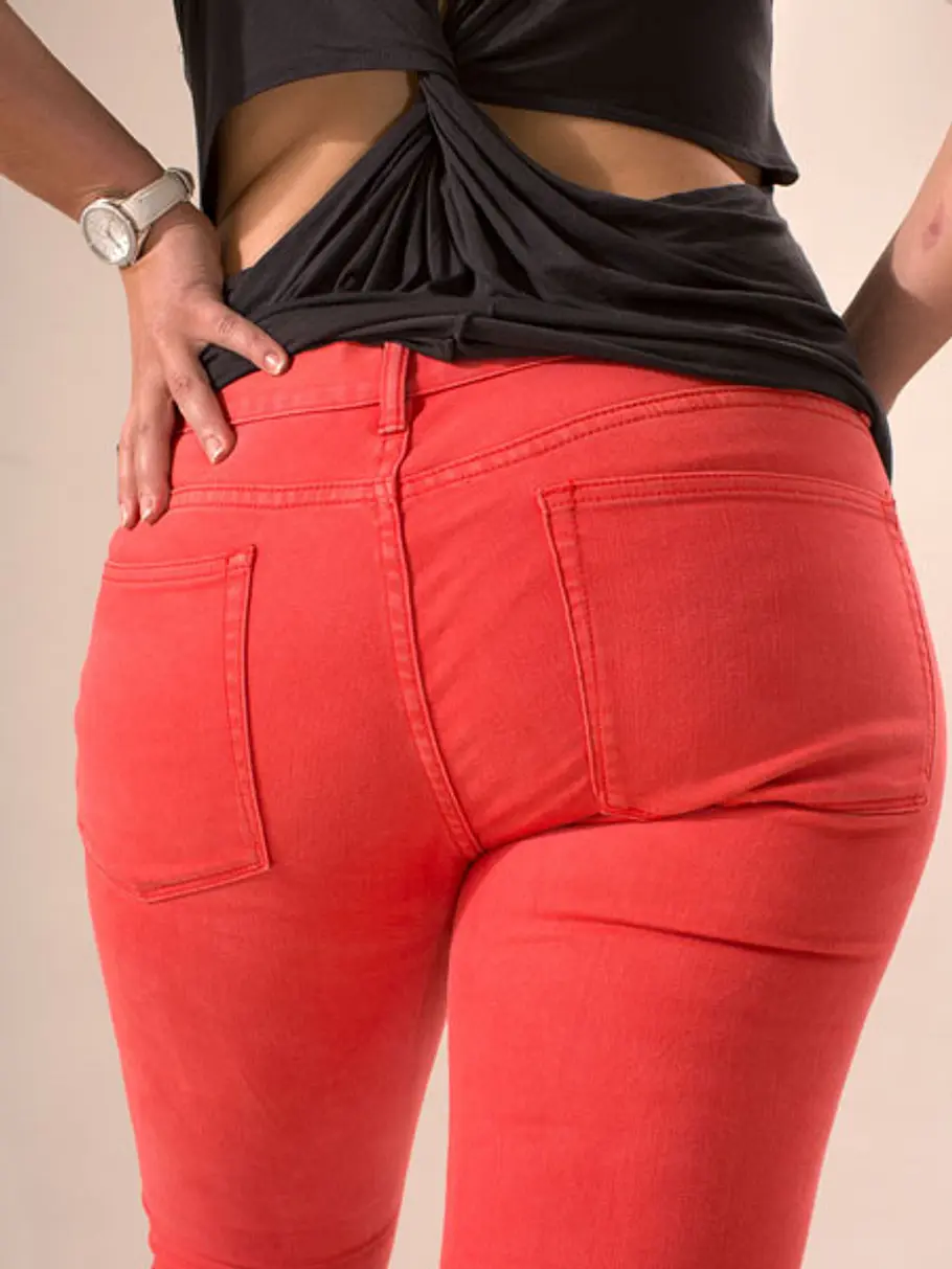 30 bilder von unretuschierten hintern rote jeans