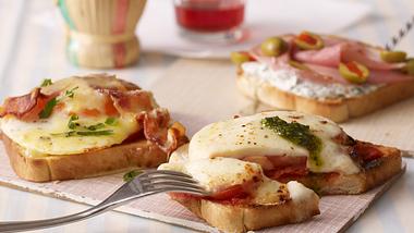 Pizza Toasts sind lecker und schnell gemacht. - Foto: House of Food / Bauer Food Experts KG
