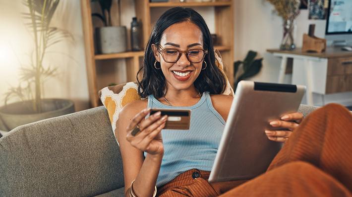 Online Verkaufen - Foto: PeopleImages/iStock