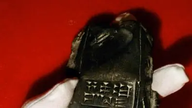 800 jahre alien handy - Foto: Screenshot YouTube/Paranormal Crucible