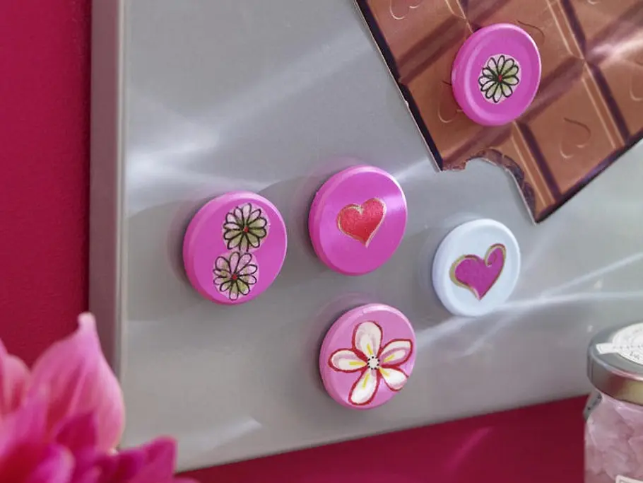 Muttertagsgeschenke selber machen: Magnete 943357 serviettentechnikmagnetemitblumenundherzenx600