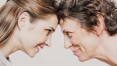 Mutter & Tochter: In diesem Alter bist du deine Mama am ähnlichsten - Foto: iStock