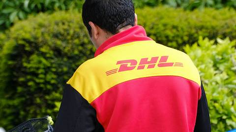 DHL-Boten müssen künftig nicht mehr klingeln. - Foto: IMAGO / Michael Gstettenbauer