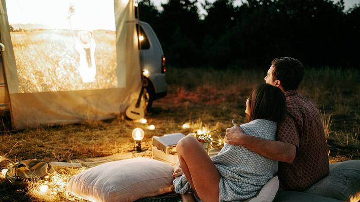 ABC Dating-Ideen: Von Autokino bis Zelten! Coole Date-Ideen nach Alphabet - Foto: mixetto/iStock