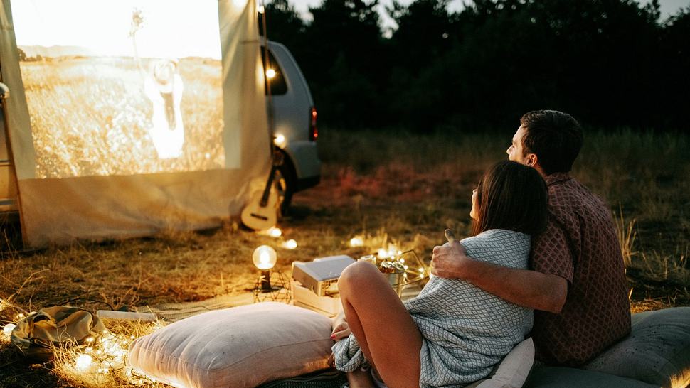 ABC Dating-Ideen: Von Autokino bis Zelten! Coole Date-Ideen nach Alphabet - Foto: mixetto/iStock