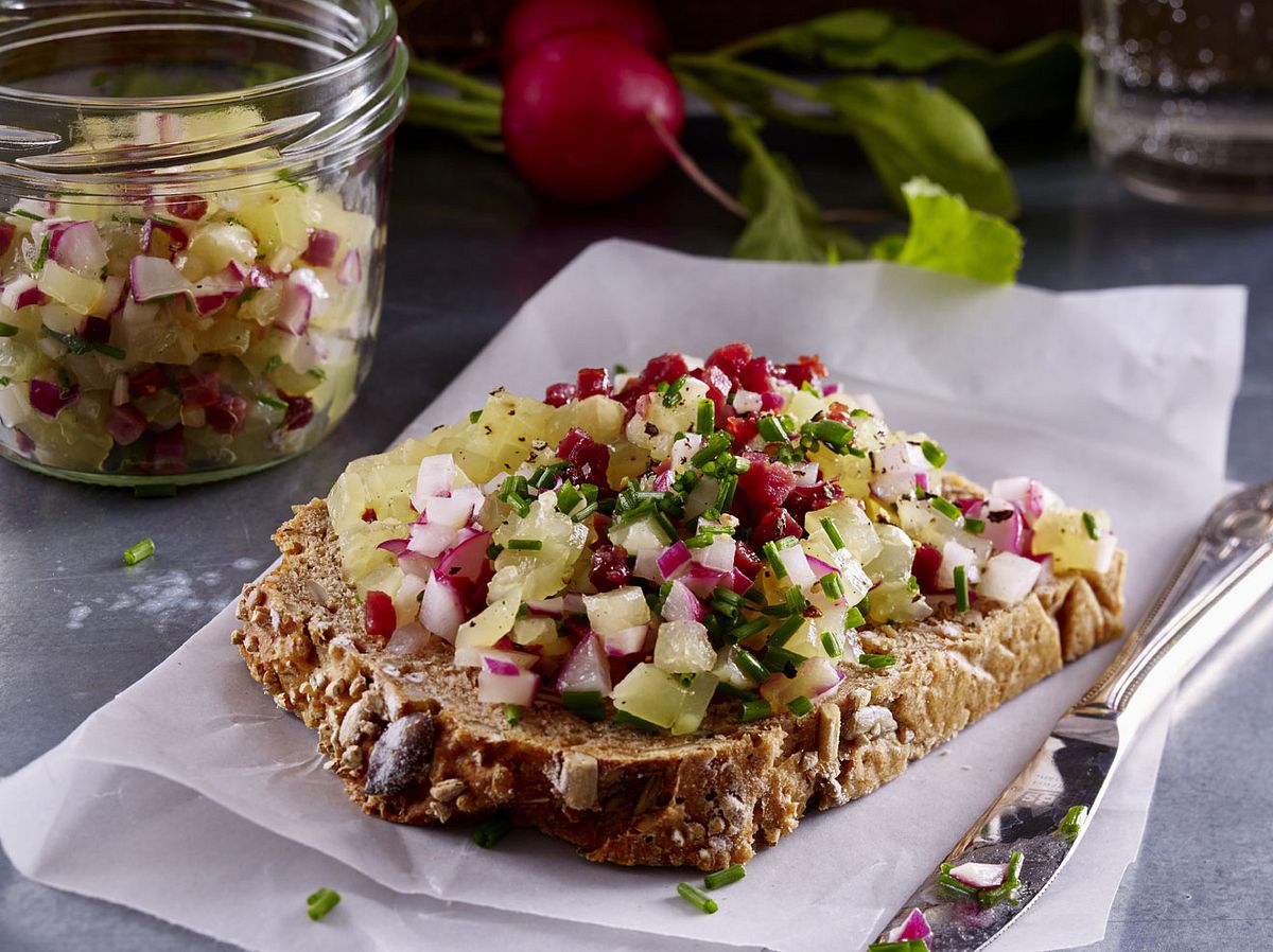 Abendessen zum Abnehmen: Harzer Tatar mit Vollkornbrot