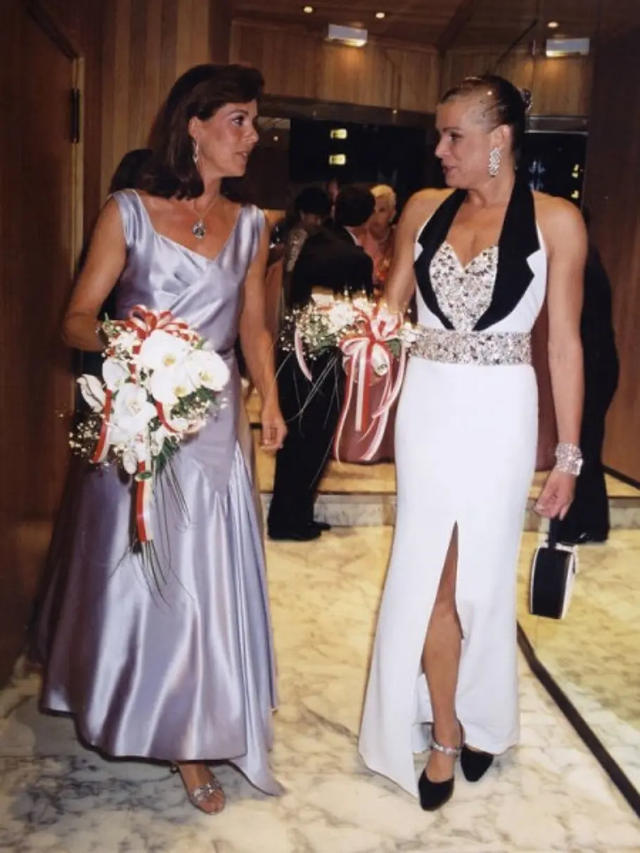2000: Schwestern adel monaco0_450x600