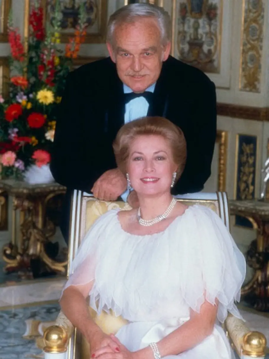 1981: Silberhochzeit adel monaco1_450x600