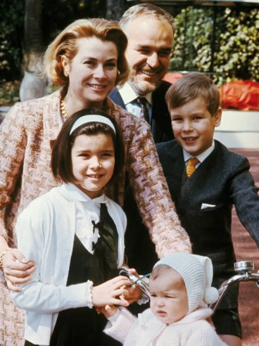 1966: Familienfoto adel monaco6_450x600