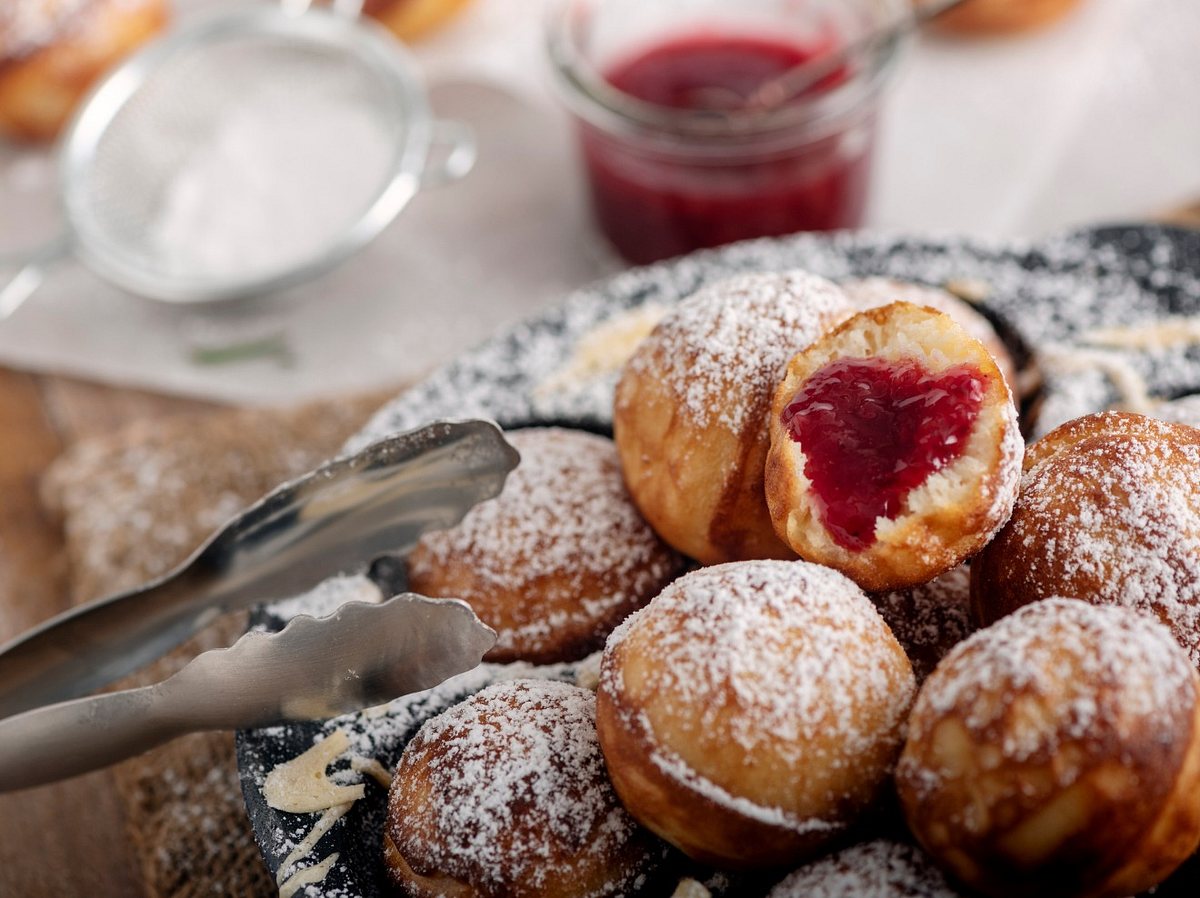 Æbleskiver-Rezept: Kleine, runde Krapfenkugeln - dänische Pförtchen backen ist einfach.