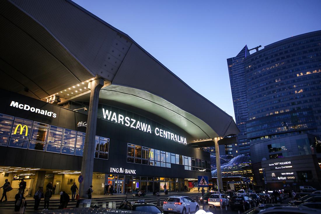 Änderung im März 2023: Der Bahnhof in Warschau kann nun insgesamt 6x täglich per Zug aus Berlin erreicht werden. (Themenbild) Änderung im März 2023: Der Bahnhof in Warschau kann nun insgesamt 6x täglich per Zug aus Berlin erreicht werden. (Themenbild)