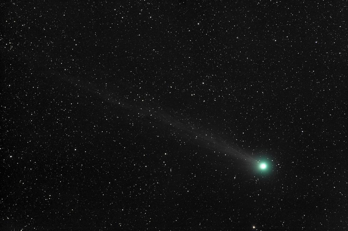 Änderung im Februar 2023: So ähnlich wie der Komet Lovejoy im Jahr 2015 könnte C/2022 E3 (ZTF) am Nachthimmel aussehen.
