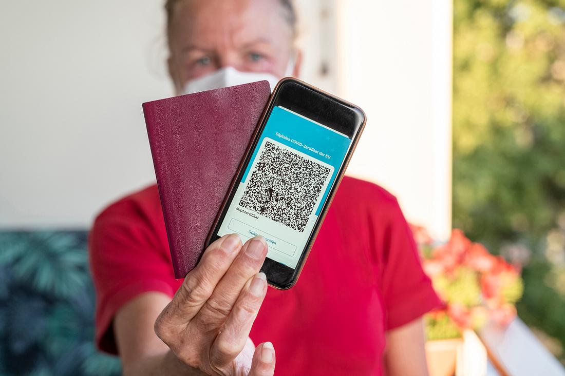 Änderung im Februar 2022: Das digitale Impfzertifikat ist nur noch 9 Monate gültig. Änderung im Februar 2022: Das digitale Impfzertifikat ist nur noch 9 Monate gültig.