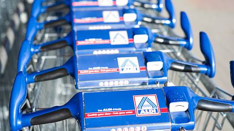 Rückruf bei Aldi: Metallfremdkörper in Panini Rustico - Foto: iStock / fotografixx