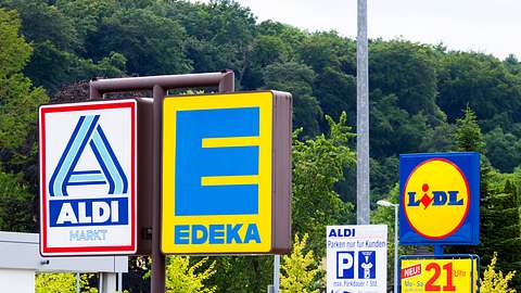 Edeka, Aldi, Lidl und andere Supermärkte sind vom Rückruf betroffen. - Foto: justhavealook/istock