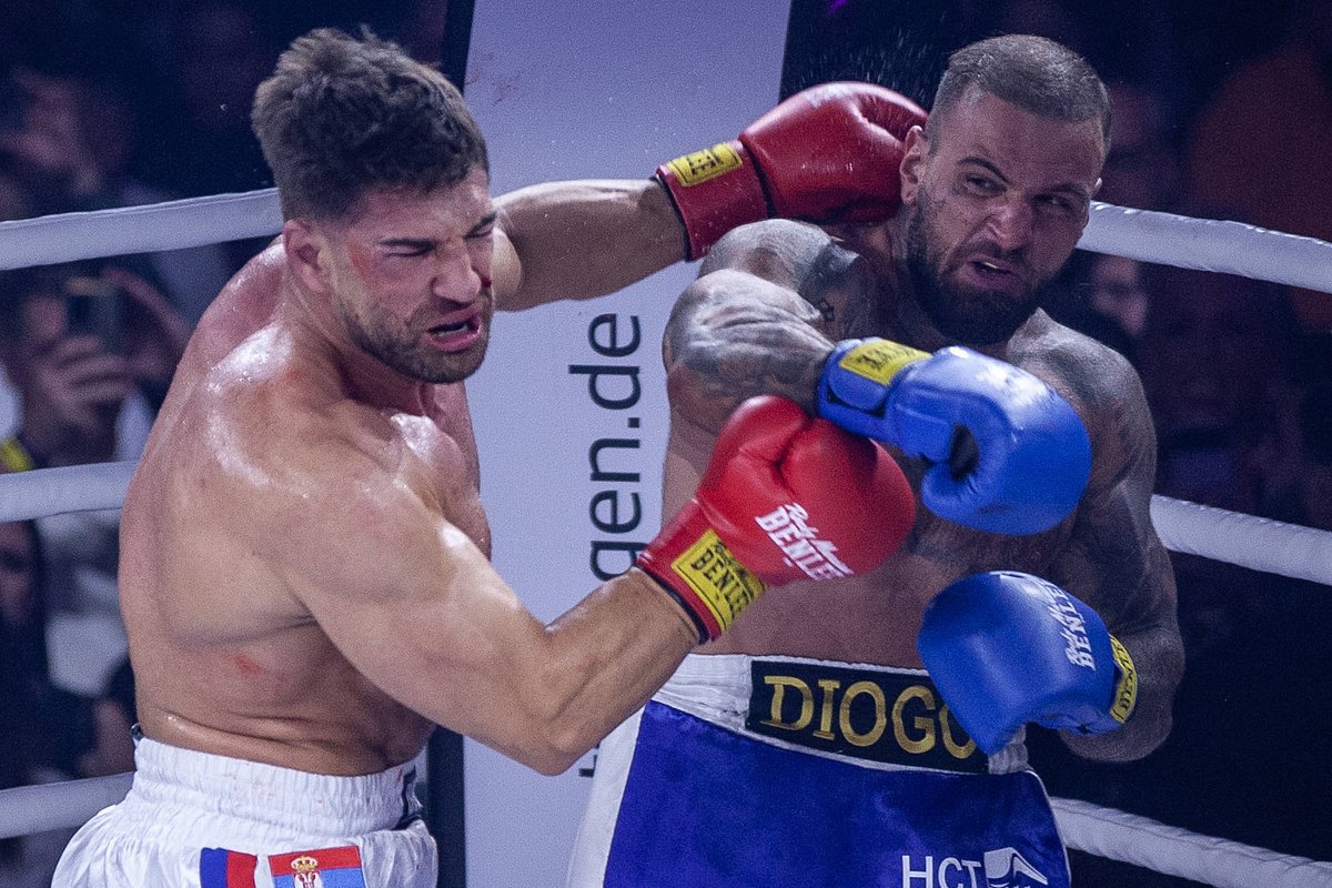 Aleks Petrovic gegen Diogo Sangre