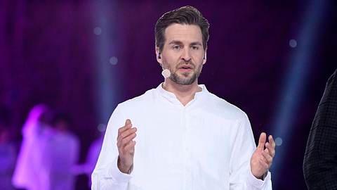 Alexander Klaws zerstört den ZDF-Fernsehgarten - Foto: IMAGO / Future Image