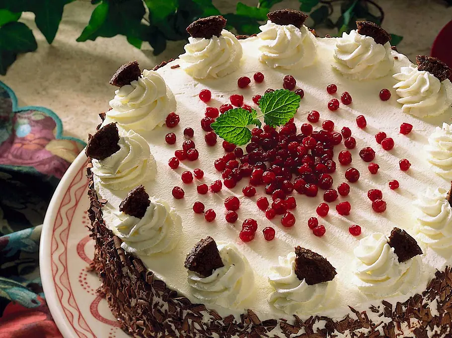 Omas Schwarzbrot-Torte: Das Rezept Gibt es einen prachtvolleren Weg, altes Brot zu verwerten, als diese Torte?