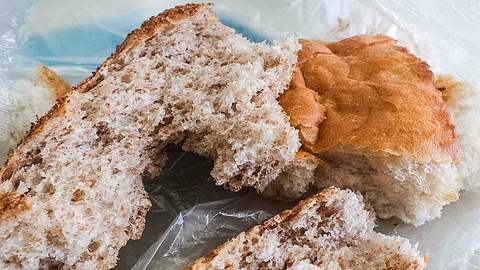 Altes Brot verwerten statt wegwerfen: Wir zeigen, wies geht! - Foto: iStock / hatipoglu