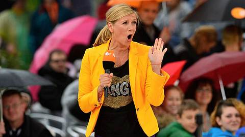 Schock für Andrea Kiewel im ZDF-Fernsehgarten - live TV-Eklat! - Foto: Thomas Lohnes/Getty Images