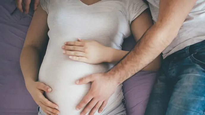Ein Baby mit der Fehlbildung Anenzephalie hat keine Chance auf ein langes Leben. Wie es ist, ein solches Kind auszutragen, schildert eine Mutter in diesem berührenden Erfahrungsbericht. - Foto: iStock