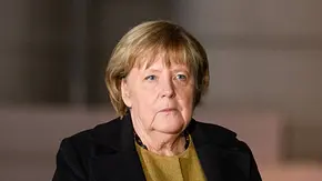 Angela Merkel wartet in diesen Tagen vergebens auf ein öffentliches Wort von Ehemann Joachim Sauer... - Foto: IMAGO / Eibner Angela Merkel wartet in diesen Tagen vergebens auf ein öffentliches Wort von Ehemann Joachim Sauer... - Foto: IMAGO / Eibner