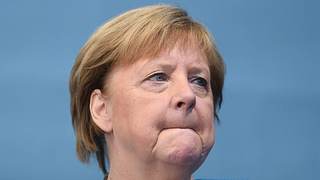 Der Kummer hat Angela Merkel um Jahre altern lassen. Es sind die Folgen eines dramatischen Zusammenbruchs... - Foto: IMAGO / Revierfoto