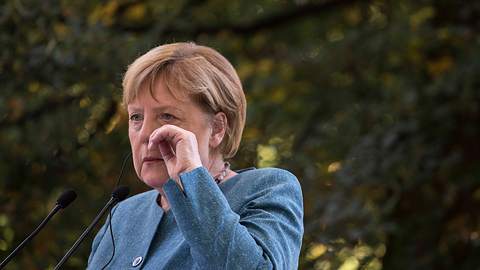 Nach all den Gerüchten scheint es traurige Gewissheit zu sein: Angela Merkel und ihr Mann gehen getrennte Wege. - Foto: IMAGO / NurPhoto