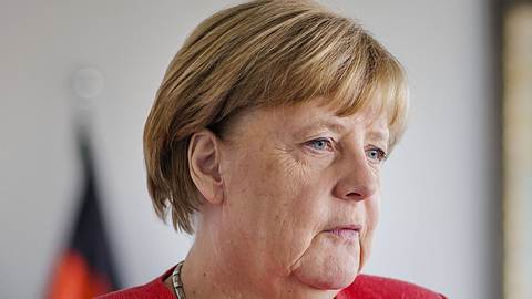Gesundheitliche Probleme, Politik-Kritik – enge Vertraute müssen Angela Merkel jetzt beistehen... - Foto: IMAGO / photothek