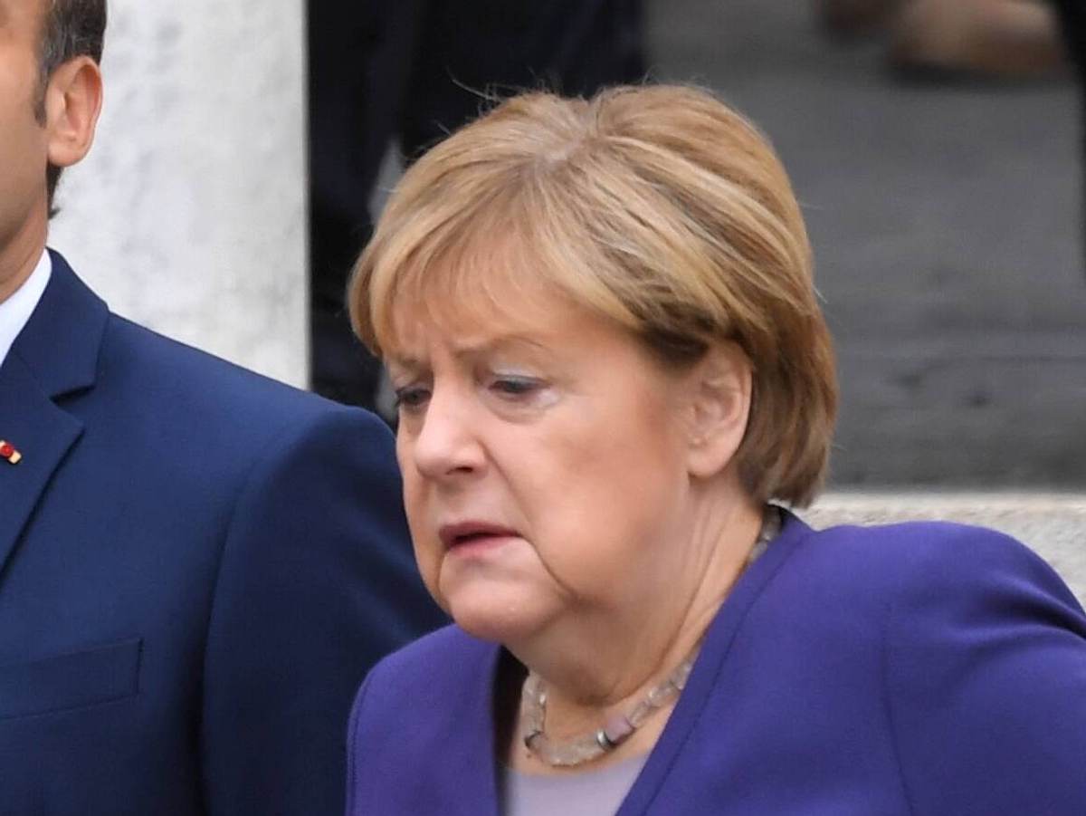 Angela Merkel steht ein neuer Lebensabschnitt bevor. Warum sie jetzt zur Altkleidersammlung geht...