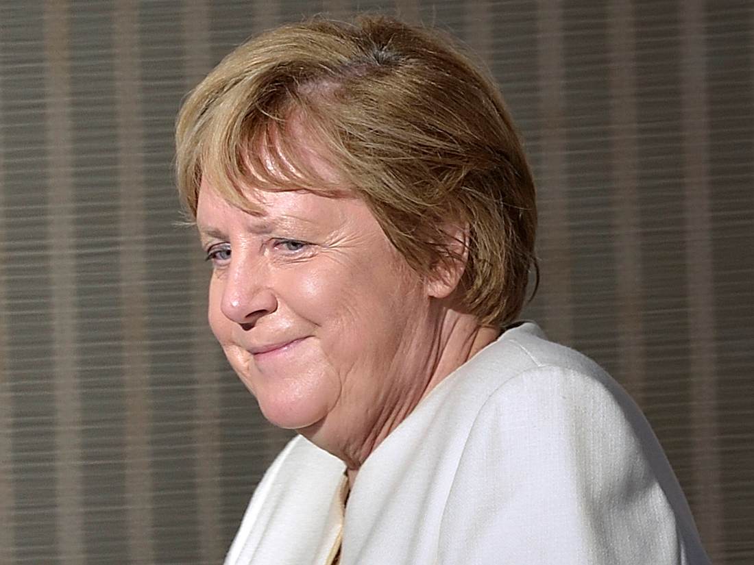 Angela Merkel Angela Merkel scheint in ihrer Ehe mit Joachim Sauer im Moment schwere Zeiten durchstehen zu müssen - doch dieser Mann bringt sie zum Strahlen.