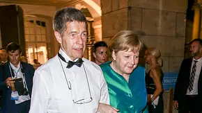 Angela Merkel und Joachim Sauer machten zuletzt mit einer Ehekrise Schlagzeilen. Folgt jetzt die Wende? - Foto: Getty Images / Freier Fotograf Angela Merkel und Joachim Sauer machten zuletzt mit einer Ehekrise Schlagzeilen. Folgt jetzt die Wende? - Foto: Getty Images / Freier Fotograf
