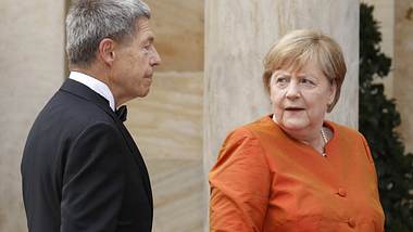 Angela Merkel steht nicht nur eine Trennung vom Kanzleramt bevor, sondern auch von Ehemann Joachim Sauer... - Foto: IMAGO / Eventpress