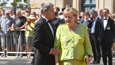 Unlängst spielten sich zwischen Angela Merkel und Joachim Sauer überraschend romantische Szenen ab... - Foto: IMAGO / Sven Simon