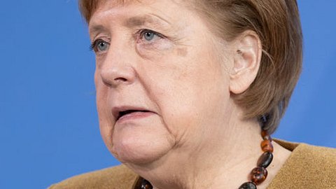 Rätsel um Angela Merkels Verletzung! - Foto: Andreas Gora - Pool/Getty Images