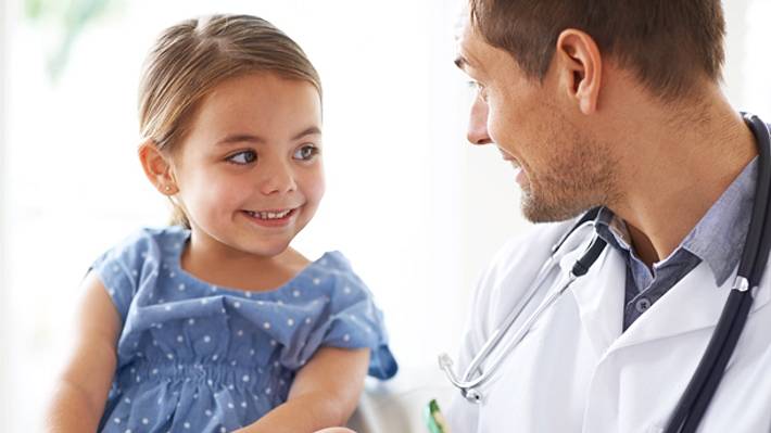 Beim Angelman-Syndrom sind Kinder durch eine genetische Störung dazu gezwungen, zu lachen (Symboldbild) - Foto: iStock