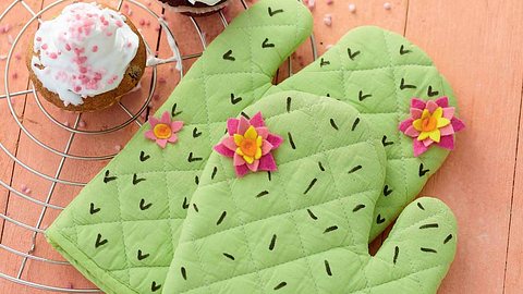 Unsere Kaktus-Ofenhandschuhe können Sie anfassen, ohne sich zu verletzen! - Foto: frechverlag