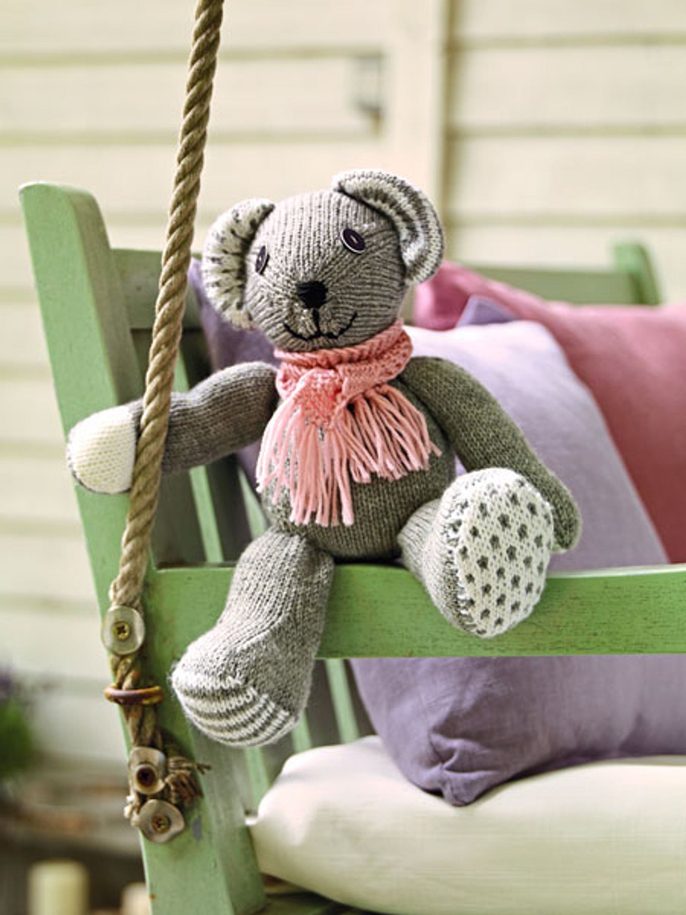 Diese süße Strickmaus müssen Sie einfach haben! anleitung strickmaus mit schal