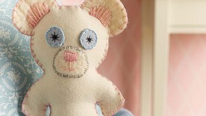 Diesen süßen Teddy können Sie ganz einfach selber machen. - Foto: DECO & STYLE EXPERTS