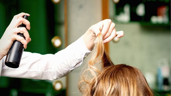 Ansatzwelle: Dieses Haar-Treatment beschert dir Traum-Volumen! - Foto:  okskukuruza/iStock