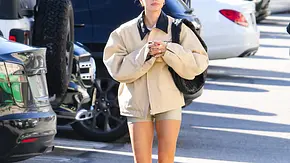 Anti Scheuer Shorts an einem Model auf der Straße - Foto: IMAGO / Cover-Images Anti Scheuer Shorts an einem Model auf der Straße - Foto: IMAGO / Cover-Images