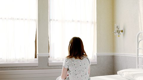 Weil sie keine Tochter will - Mutter gibt Kind zur Adoption frei! - Foto: C. Lyttle/Getty Images (Symbolbild)